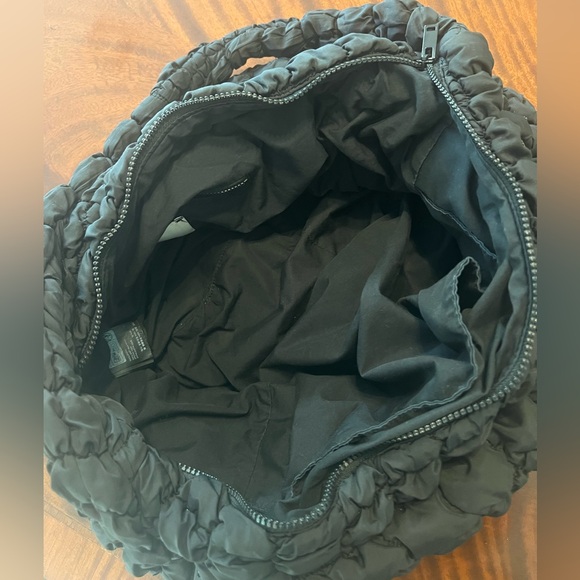 COS OVERSIZED QUILTED CROSSBODY BAG - Picture 6 of 7